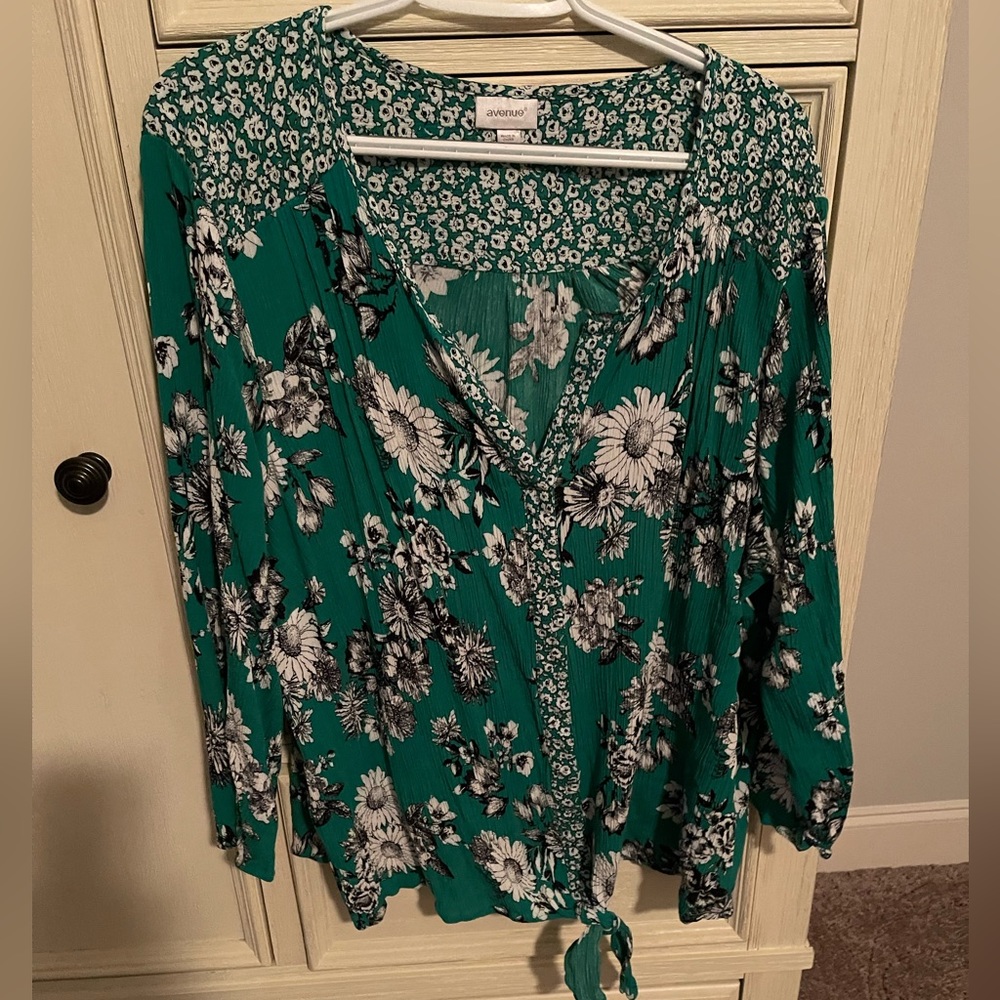 Women's Avenue 26/28 plus size